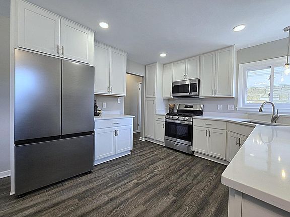 5th image of 4760 North 159th STREET