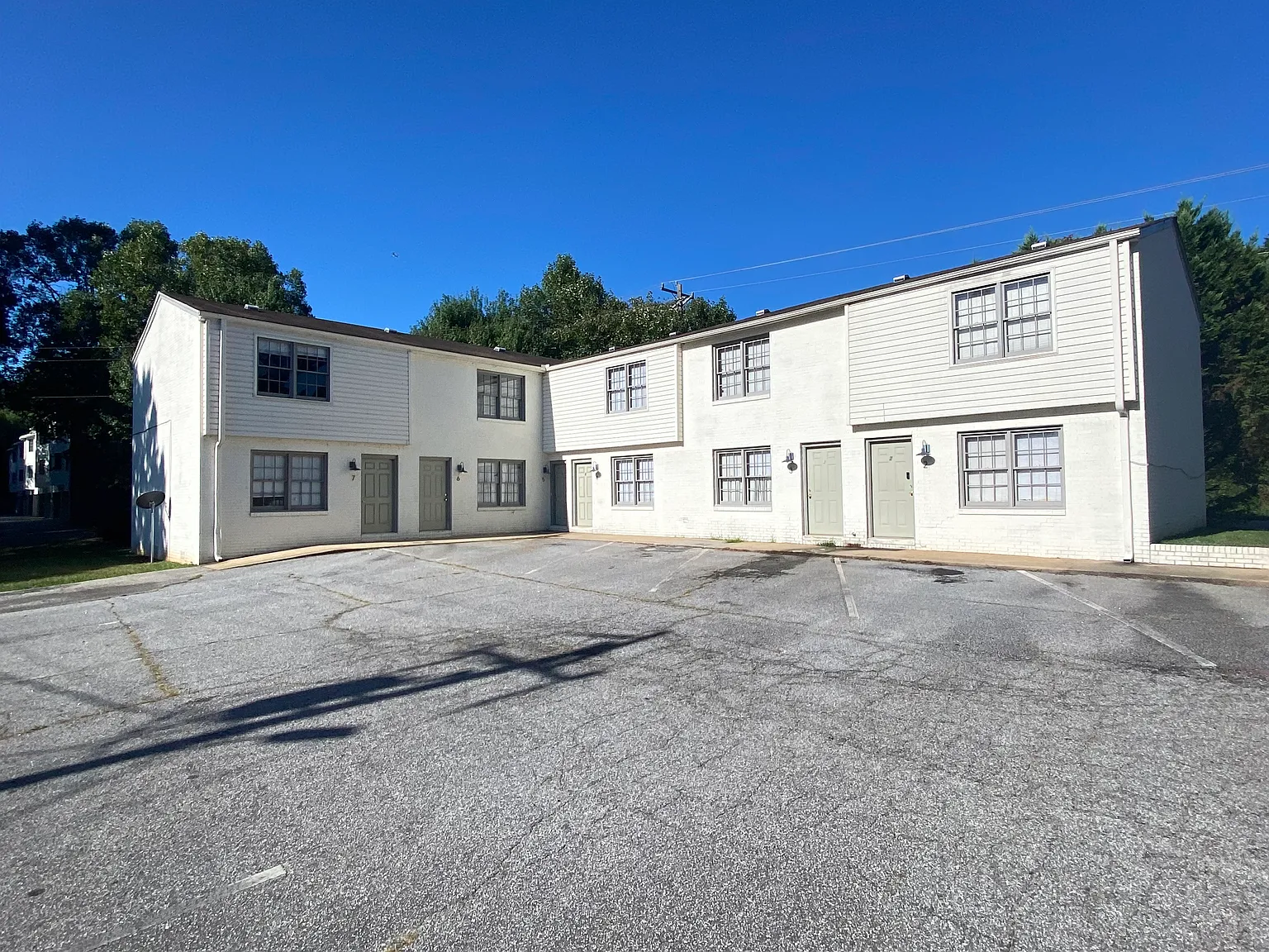 820 College Ave — Photo 2