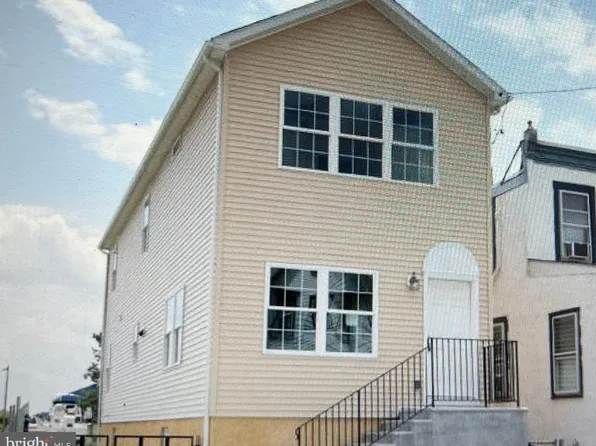504 Front St, Essington, PA 19029