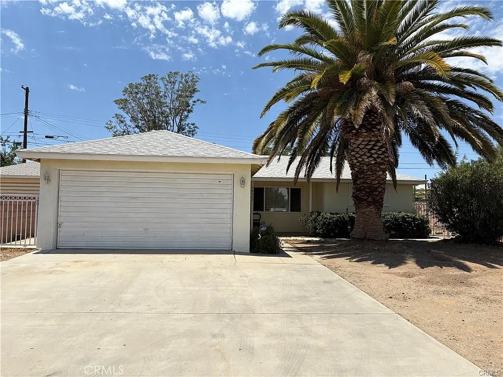 3 bed, 1181 sqft, $2,300 — Photo 1