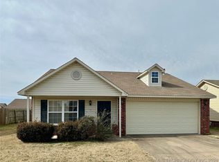 614 S Creek St, Skiatook, OK 74070