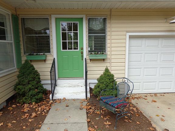 4th image of 410 Whitehall Cres