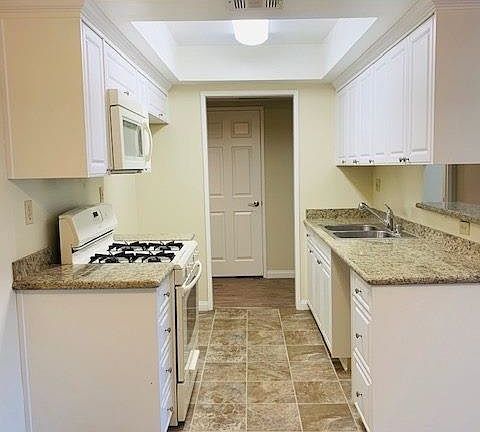 2nd image of 430 S Niagara St APT 201