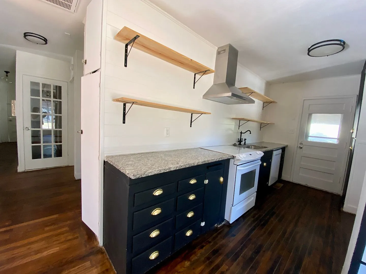 August Move in — Photo 4