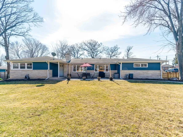 34049 N Hickory Ave, Grayslake, IL 60030