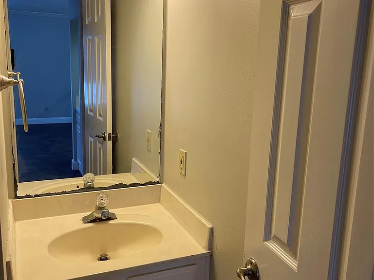 3118 Redcliff Dr — Photo 24