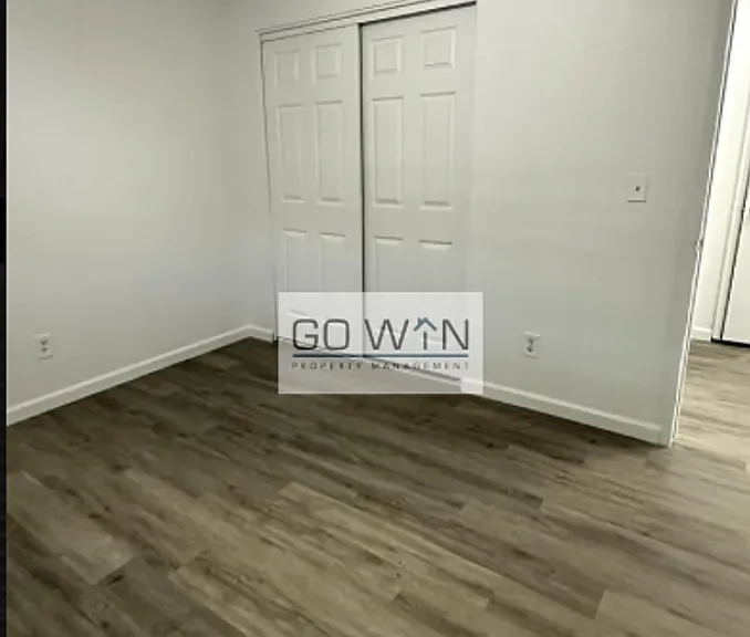151 E Ingram St — Photo 9