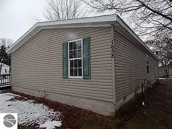 4th image of 1638 Linden Ave