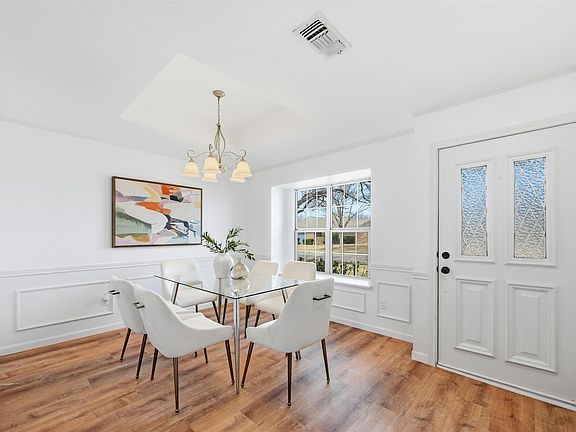 3rd image of 1528 Raleigh Dr