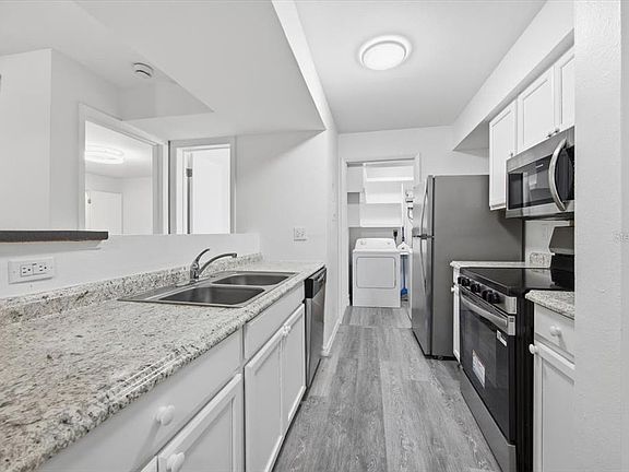 2nd image of 3028 Parkway Blvd APT 207