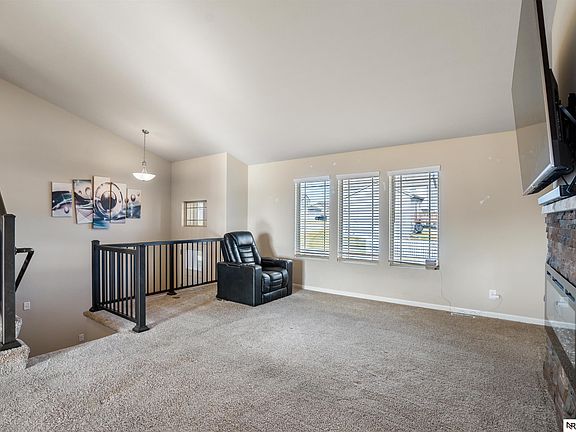 4th image of 11217 Edgewater Dr