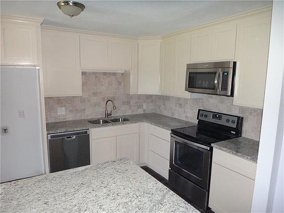 4th image of 102 Woodland Cir