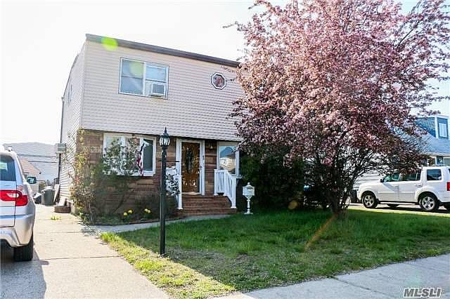 1st image of 82 Moeller St
