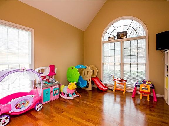 3rd image of 5559 Wynhall Dr