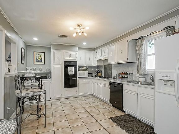 4th image of 3008 42nd St