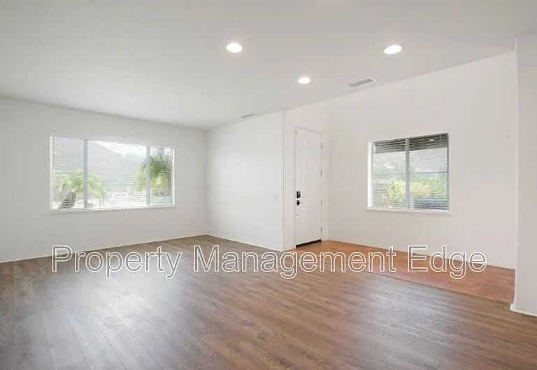 23536 Silverwood St — Photo 4