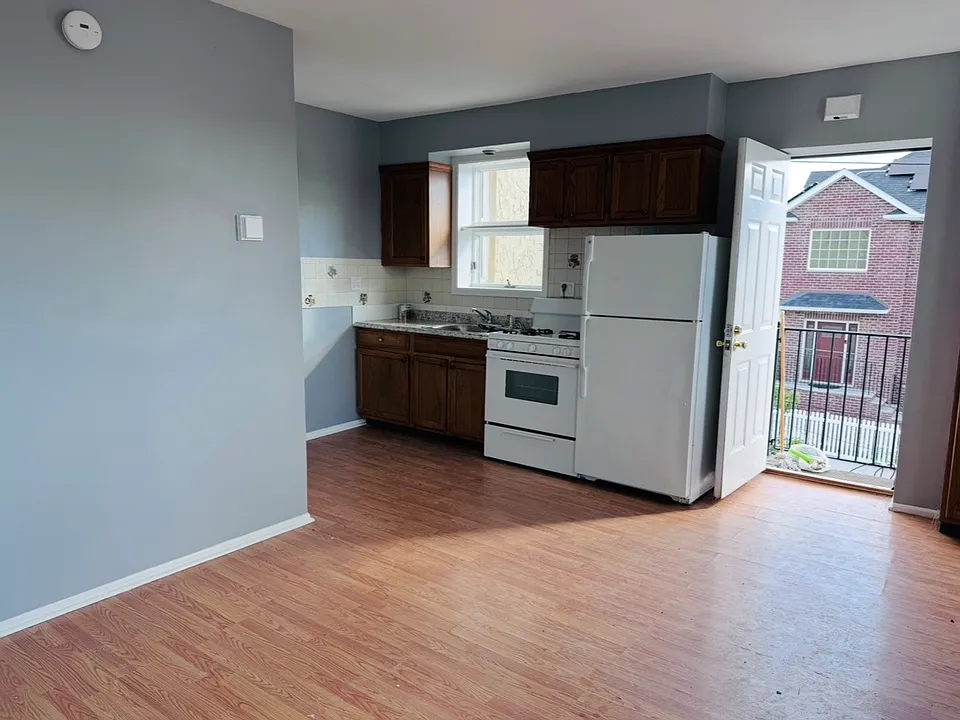 79 Saint Marys Ave #4