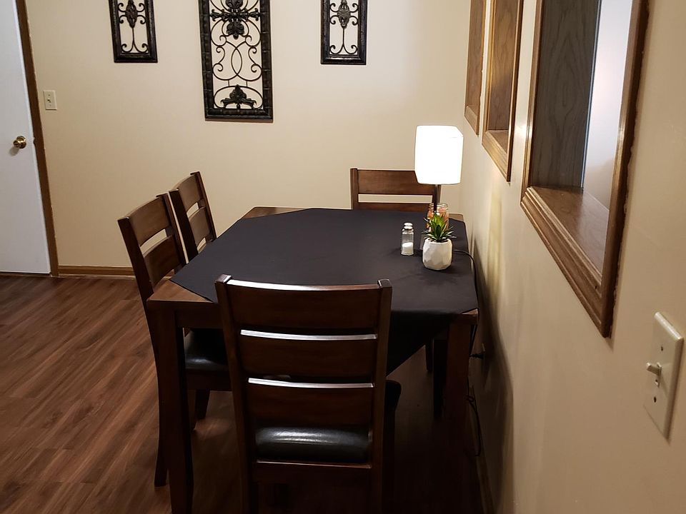 dinning area in kitchen