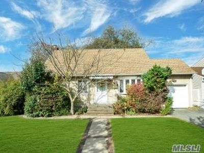 1697 Midland Dr, East Meadow, NY, 11554