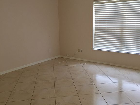 4th image of 2093 SW Burlington St
