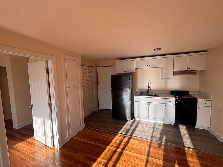 447 Pleasant St — Photo 11