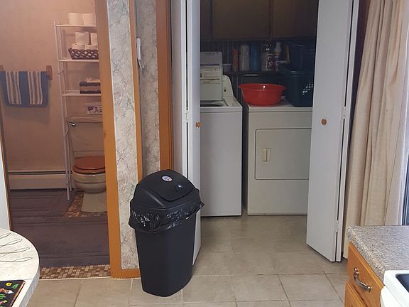 Bathroom/laundry basement