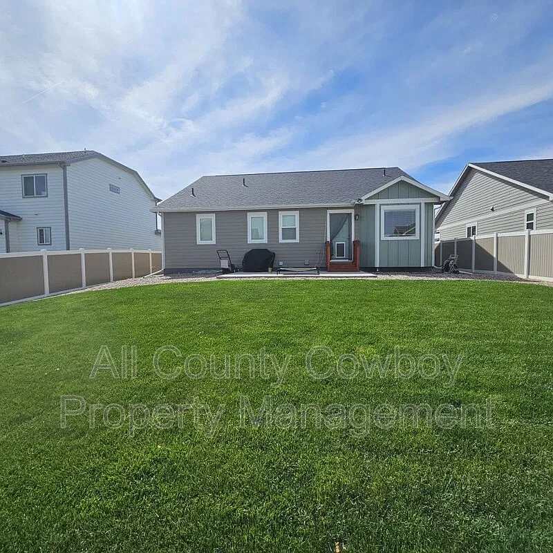 5 bed, 3.0 bath, $2,650 — Photo 4