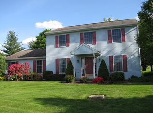 61 W Oakwood Dr, Carlisle, PA 17015