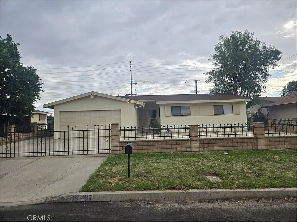 25437 Edgemont Dr