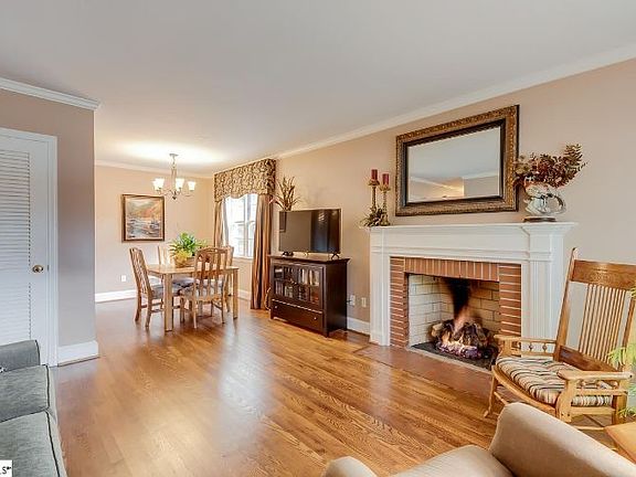 4th image of 38 N Garden Cir