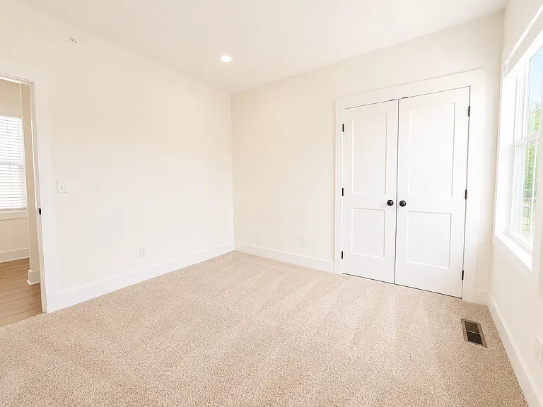 1385 Meridian St — Photo 33