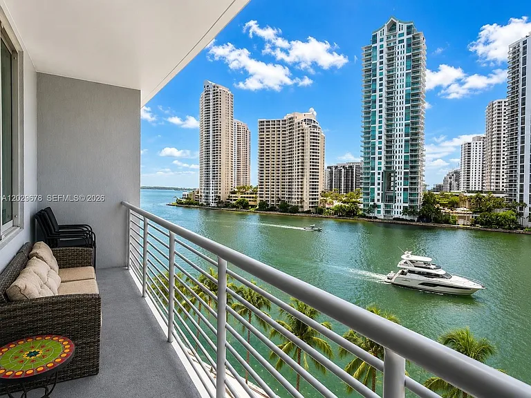 325 Biscayne Blvd #717 — Photo 18