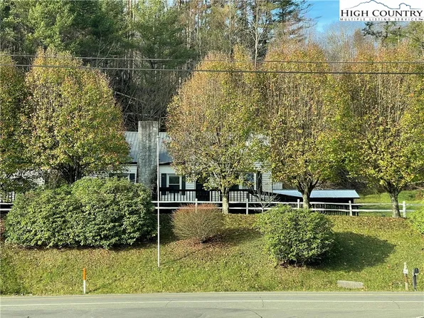 702 Pineola Street, Newland, NC 28657