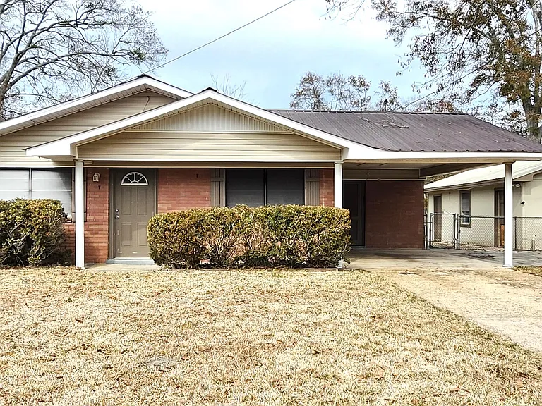 212 Maple Dr — Photo 1