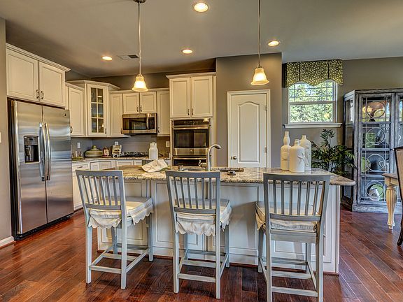 Kitchen with large island