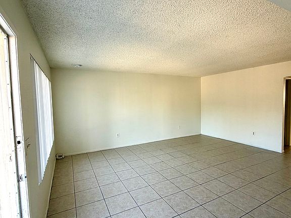 3rd image of 2719 W Juniper St #4