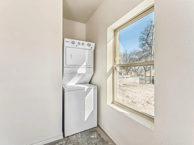 1111 W Vanderbilt St — Photo 60