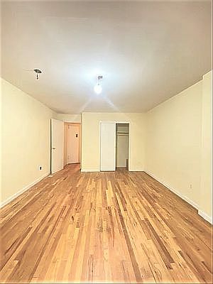 4th image of 352 E 89th St APT C