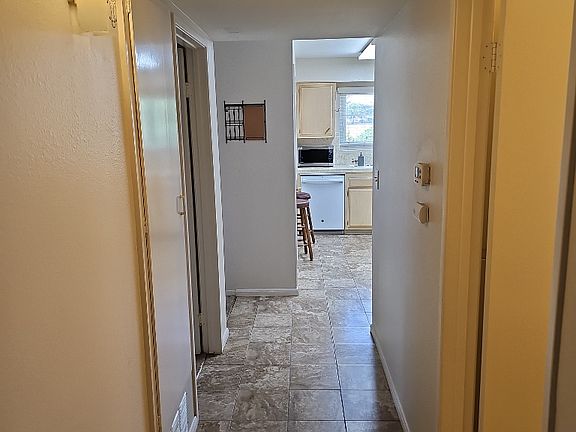 Hallway_Stairs_1 (7)_07312023