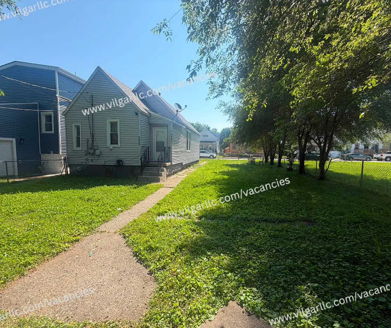 2 bedrooms, 1 Bath Home — Photo 2