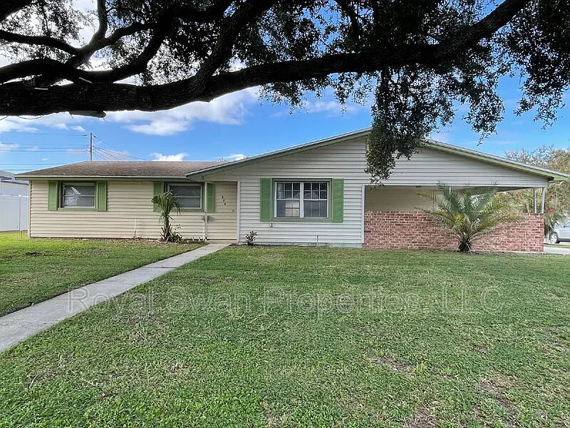 3 bed, 2.0 bath, 1401 sqft, $1,895 — Photo 2