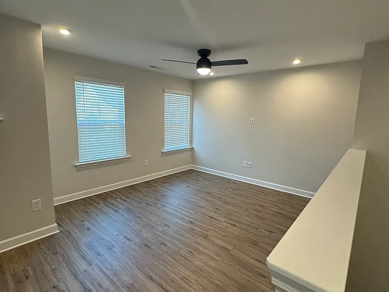 375 Beverly Pl — Photo 9