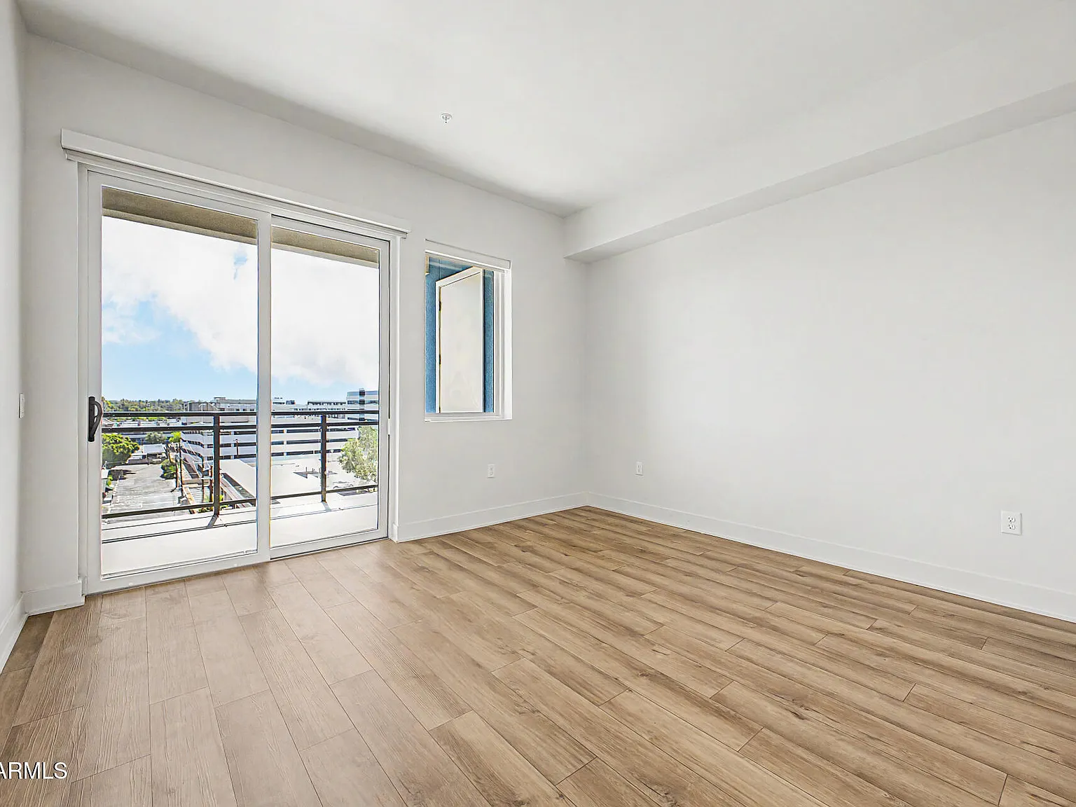 1 bed, 1.5 bath, 888 sqft, $1,795 — Photo 3