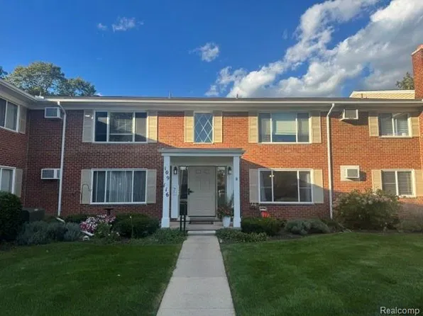 24111 Meridian Rd APT 112, Grosse Ile, MI 48138