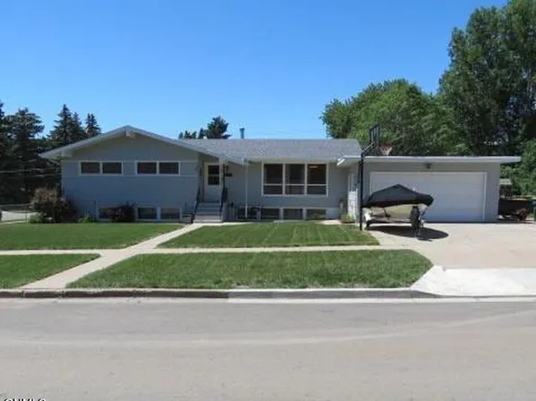 1204 N 19th St, Bismarck, ND 58501