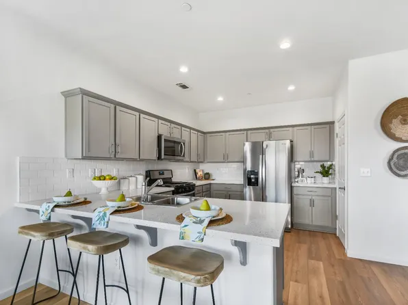 2322 Walnut Ave, Tulare, CA 93274