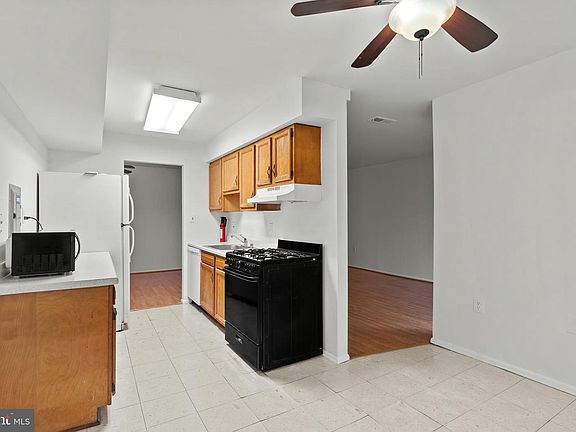 5th image of 3362 Woodburn Rd APT 13