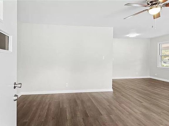 4th image of 318 Post Ave