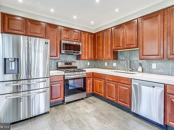 5th image of 307 Fallsgrove Dr #60