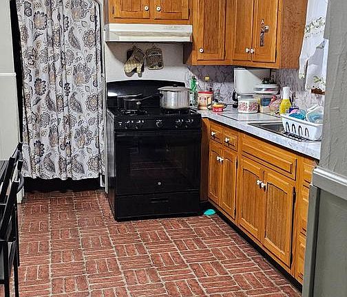 5th image of 233 Cummings Ave